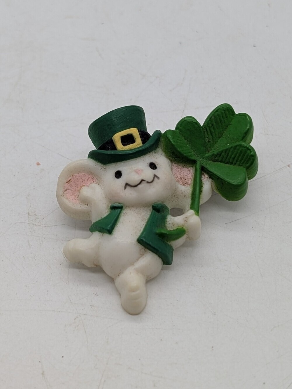 Vintage 1981 Hallmark St Patricks Day Mouse Pin Leprechaun Shamrock Brooch Plast